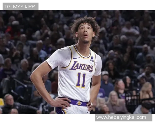 湖人海斯惊艳隔扣瞬间引发全场欢呼展现超强篮球实力